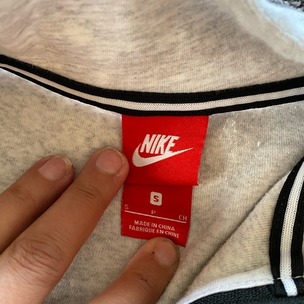 NIKE Women’s Sweatshirt - Picture 12 of 14